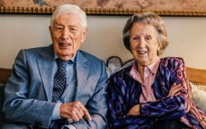 Read more about the article Former Dutch prime minister and wife die hand-in-hand in double euthanasia